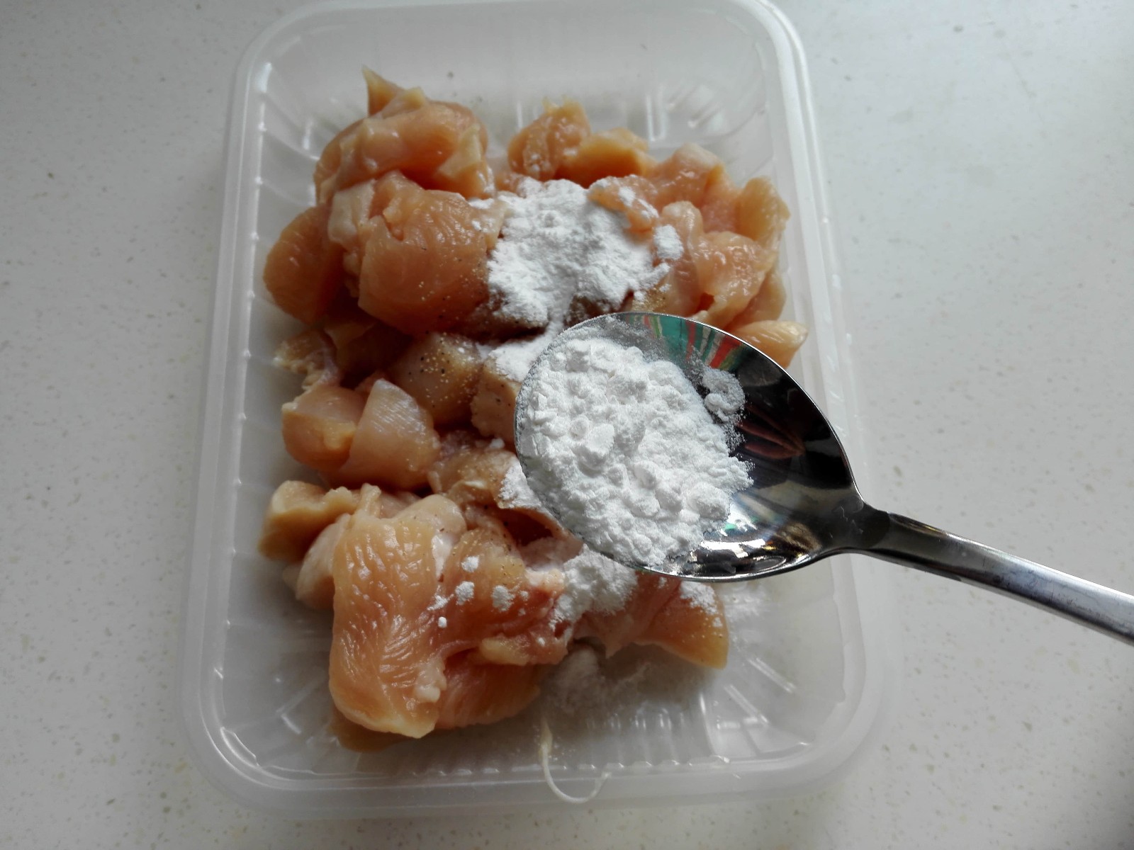 彩椒雞丁怎么做好吃,彩椒雞丁的做法步驟