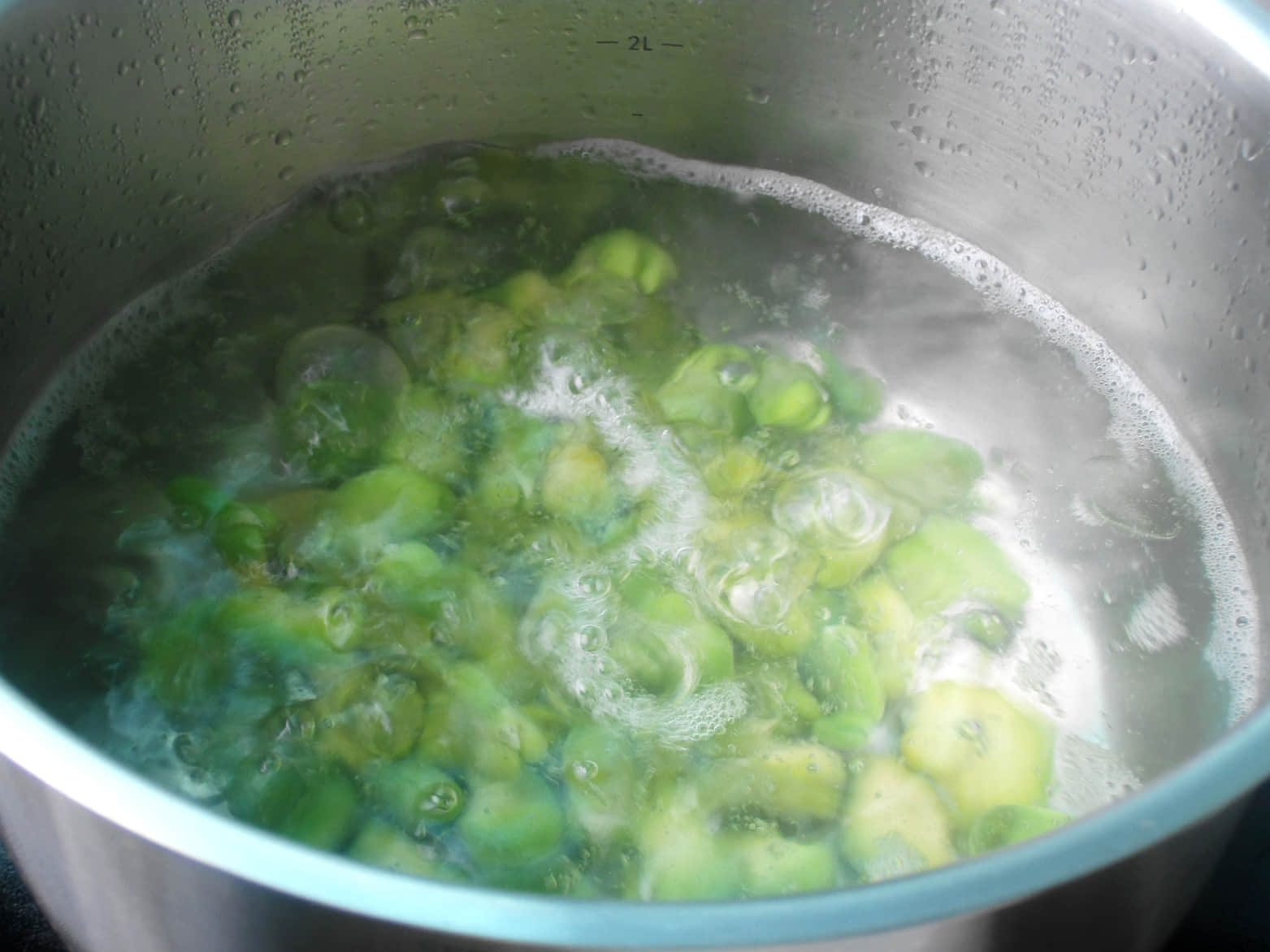 蠶豆炒雞丁怎么做好吃,蠶豆炒雞丁的做法步驟