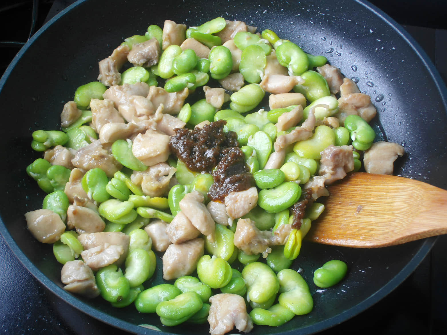 蠶豆炒雞丁怎么做好吃,蠶豆炒雞丁的做法步驟