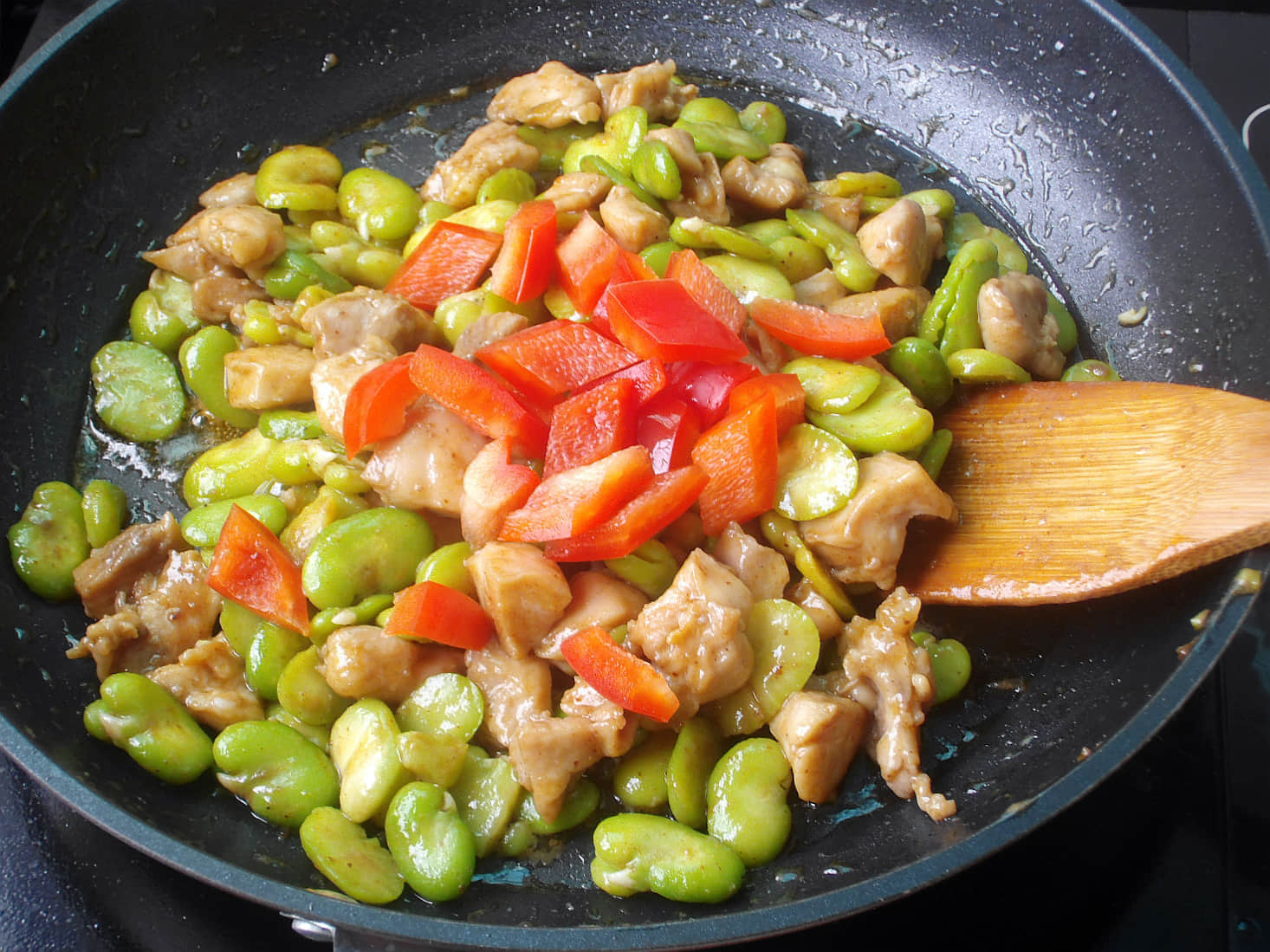 蠶豆炒雞丁怎么做好吃,蠶豆炒雞丁的做法步驟