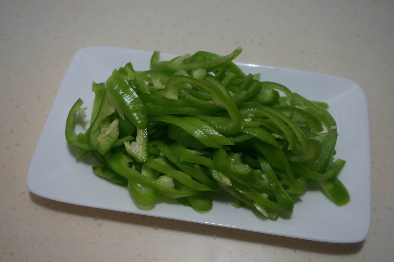 沙茶雞蛋辣椒拌面怎么做好吃,沙茶雞蛋辣椒拌面的做法步驟