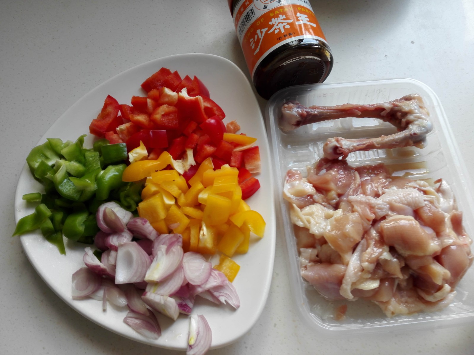 沙茶雞腿燜飯?jiān)趺醋龊贸?沙茶雞腿燜飯的做法步驟