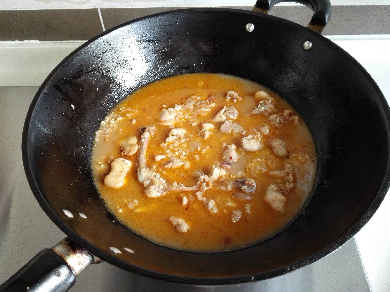 沙茶雞腿燜飯?jiān)趺醋龊贸?沙茶雞腿燜飯的做法步驟