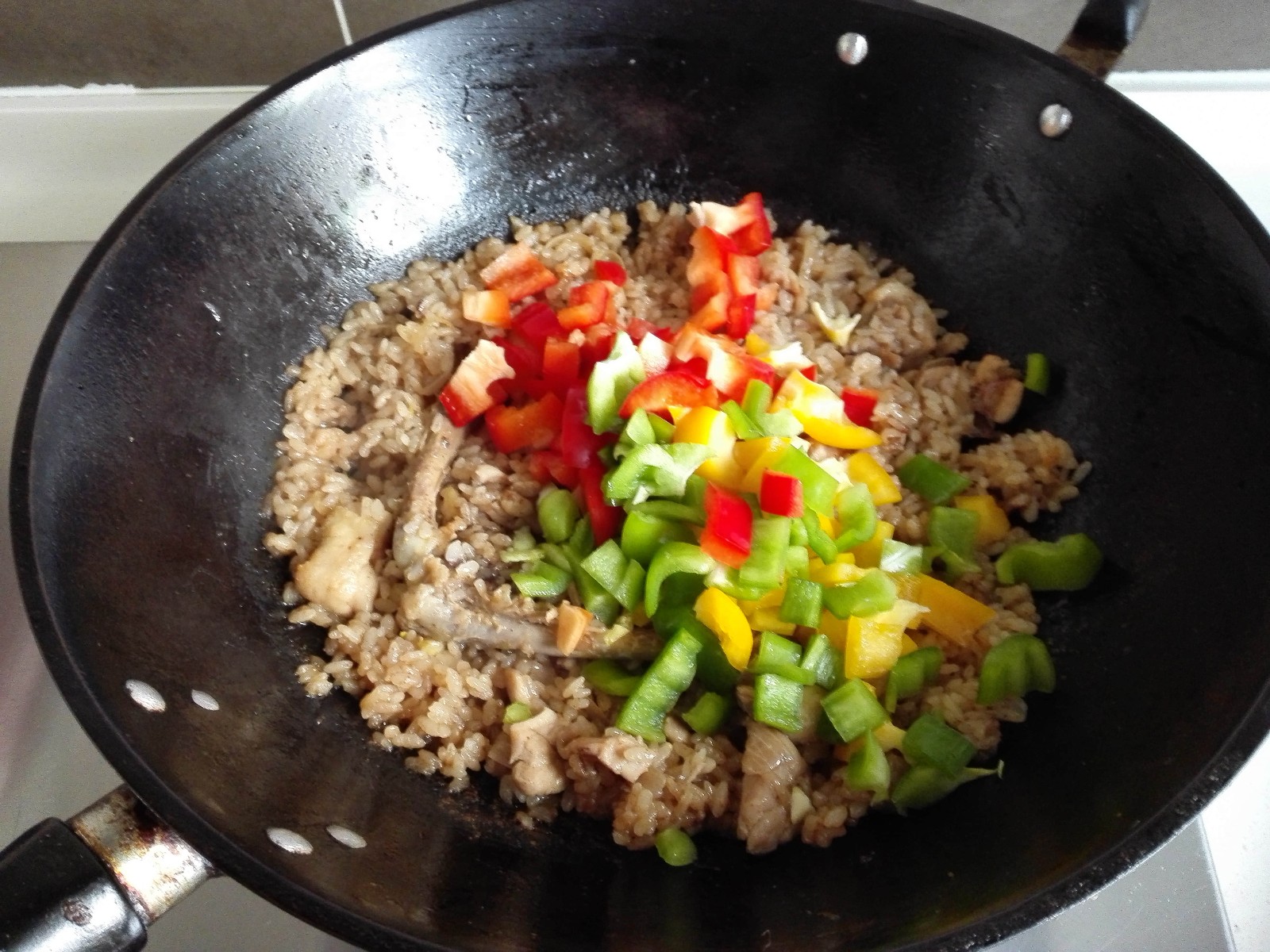 沙茶雞腿燜飯?jiān)趺醋龊贸?沙茶雞腿燜飯的做法步驟