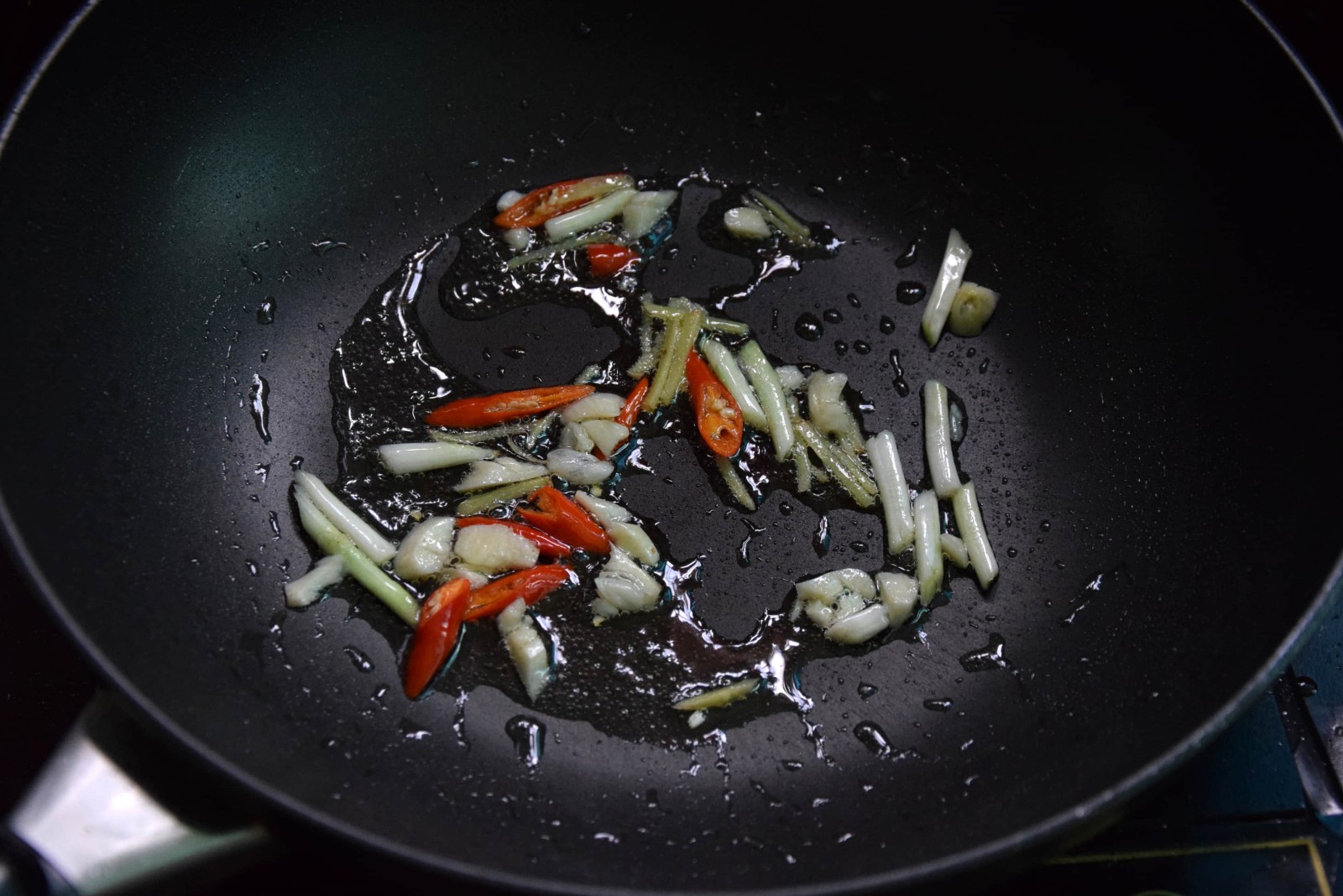 沙茶醬爆小魷魚怎么做好吃,沙茶醬爆小魷魚的做法步驟