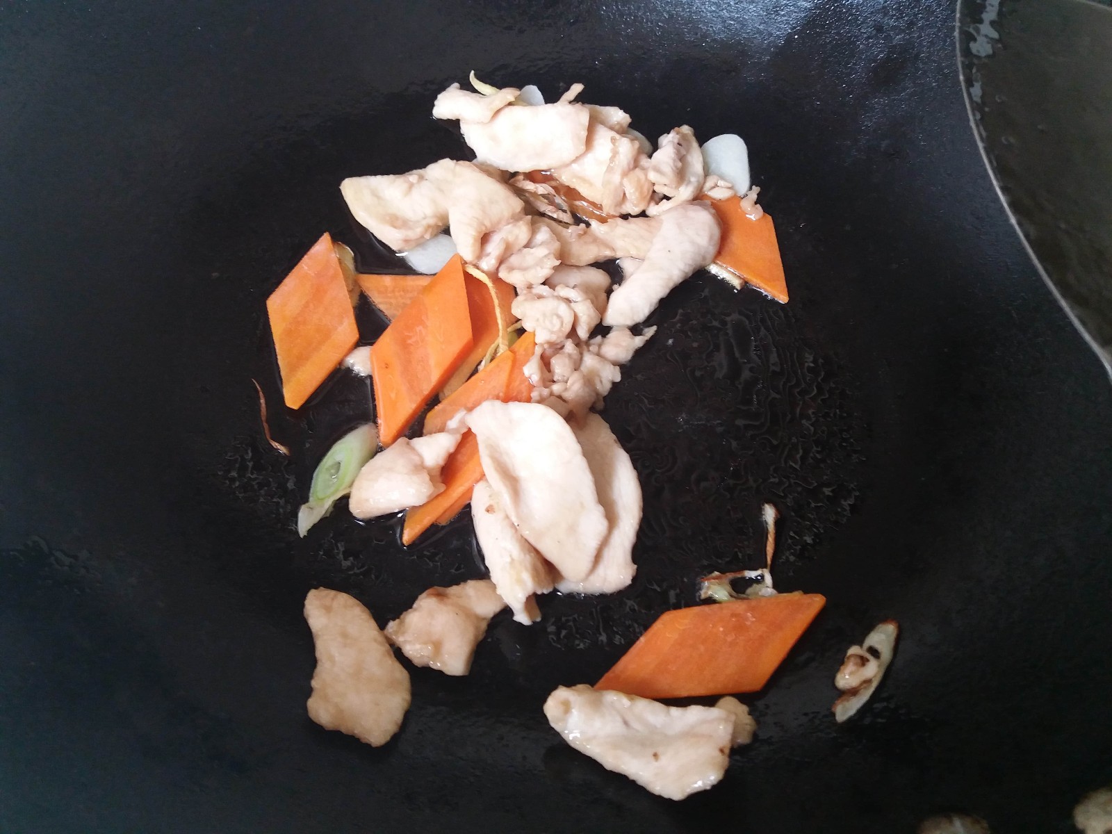 沙茶醬溜雞片怎么做好吃,沙茶醬溜雞片的做法步驟