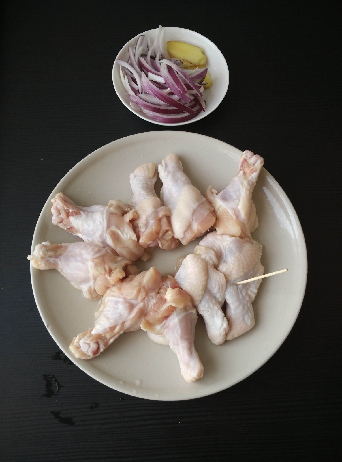 沙茶醬燜雞翅根怎么做好吃,沙茶醬燜雞翅根的做法步驟