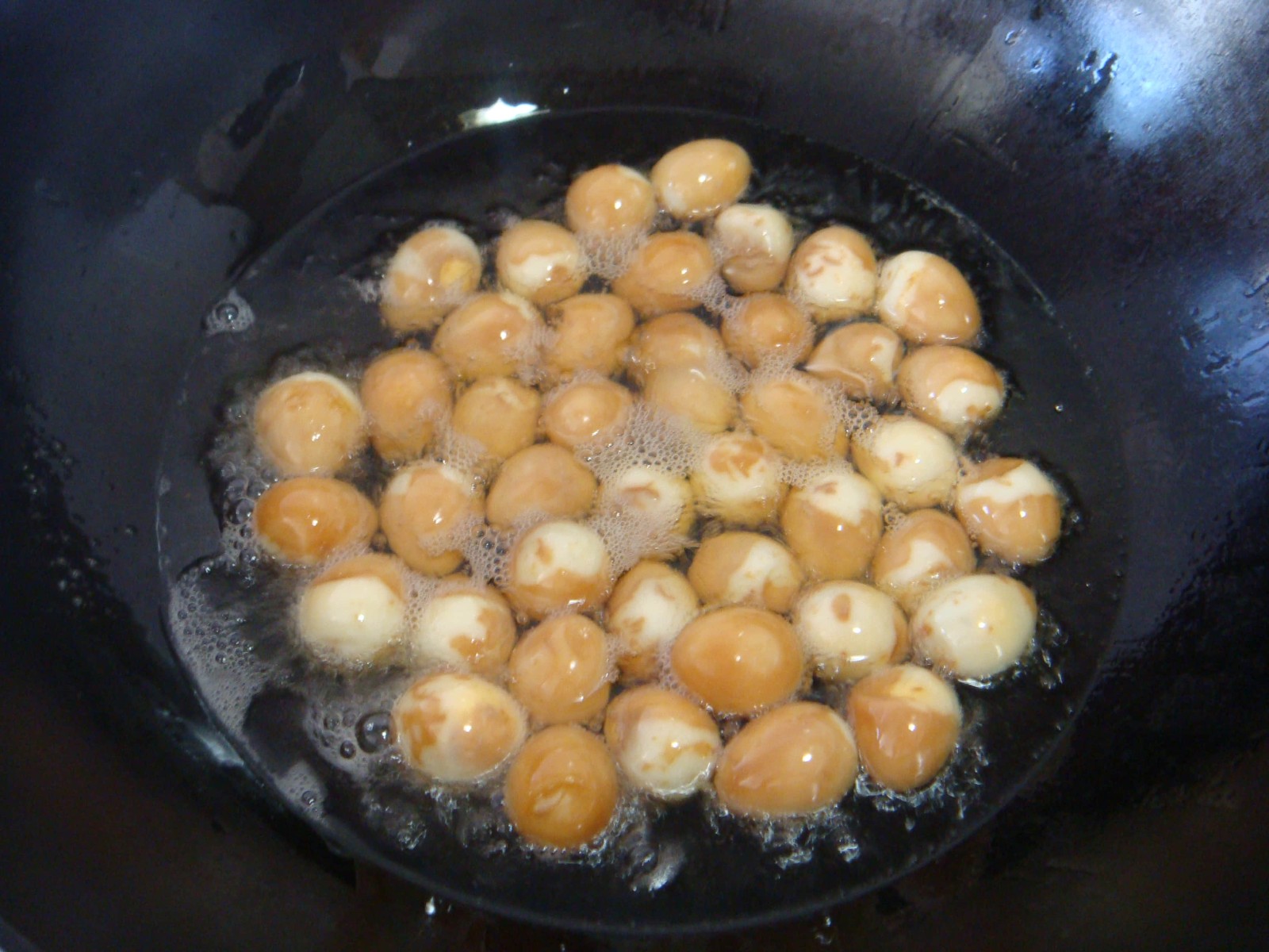 沙茶醬燒虎皮鵪鶉蛋怎么做好吃,沙茶醬燒虎皮鵪鶉蛋的做法步驟