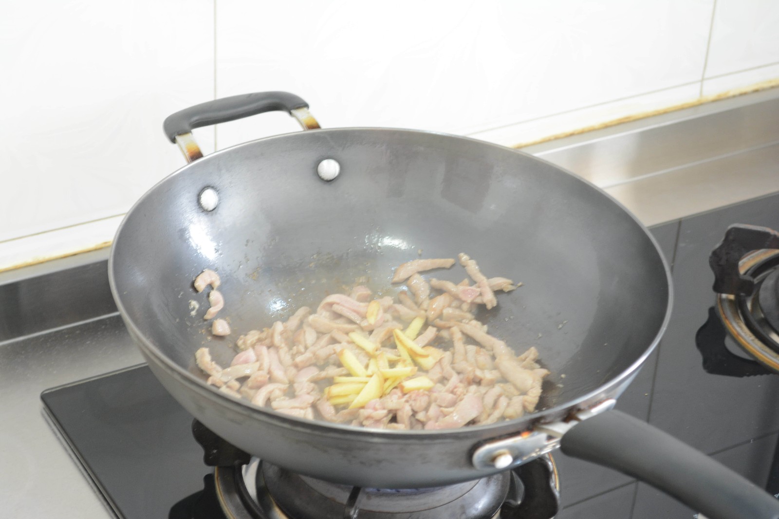 沙茶肉絲炒年糕怎么做好吃,沙茶肉絲炒年糕的做法步驟