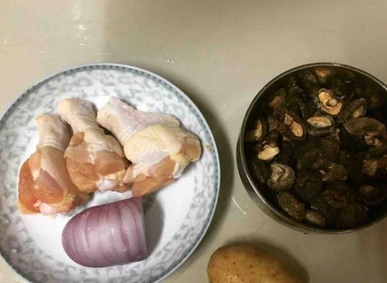 黃燜雞米飯的家常做法步驟圖,黃燜雞米飯怎么做怎么做好吃,黃燜雞米飯的家常做法步驟圖,黃燜雞米飯怎么做的做法步驟