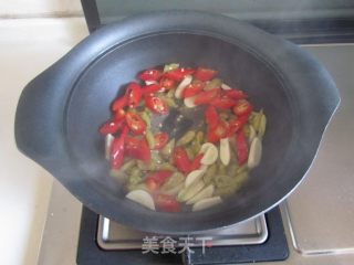 雙椒爆鴨腸怎么做好吃,雙椒爆鴨腸的做法步驟