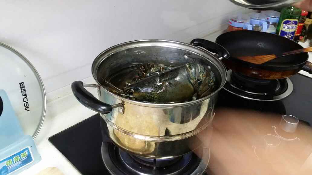 啤酒清蒸海龍蝦怎么做好吃,啤酒清蒸海龍蝦的做法步驟