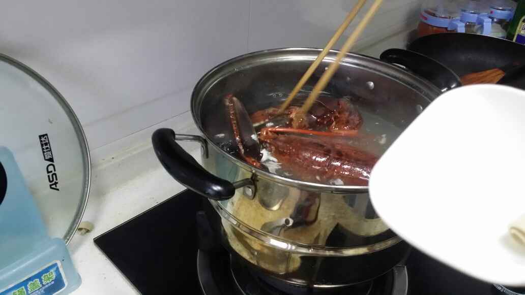啤酒清蒸海龍蝦怎么做好吃,啤酒清蒸海龍蝦的做法步驟