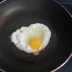 超簡(jiǎn)單煎雞蛋怎么做好吃,超簡(jiǎn)單煎雞蛋的做法步驟