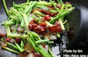蒜苔炒臘肉怎么做好吃,蒜苔炒臘肉的做法步驟