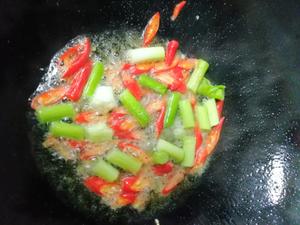 炒豬耳朵怎么做好吃,炒豬耳朵的做法步驟