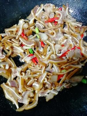 炒豬耳朵怎么做好吃,炒豬耳朵的做法步驟