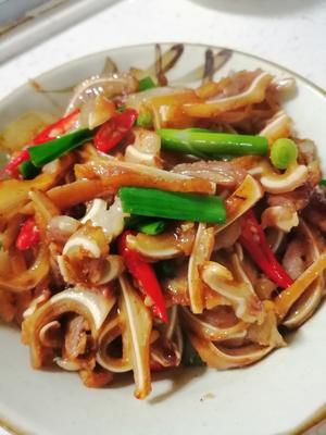 炒豬耳朵怎么做好吃,炒豬耳朵的做法步驟