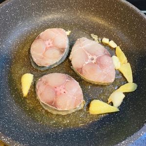 香煎馬鮫魚怎么做好吃,香煎馬鮫魚的做法步驟