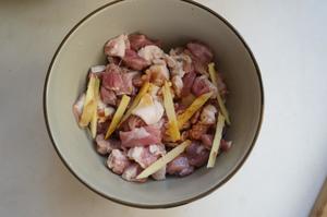 噴香羊肉燜飯怎么做好吃,噴香羊肉燜飯的做法步驟