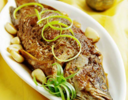 鮮嫩紅燒鯽魚(yú)的做法的做法視頻,鮮嫩紅燒鯽魚(yú)的做法怎么做好吃