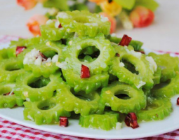 夏季解暑必備涼拌苦瓜的家常做法,涼拌苦瓜怎么做好吃的做法視頻,夏季解暑必備涼拌苦瓜的家常做法,涼拌苦瓜怎么做好吃怎么做好吃