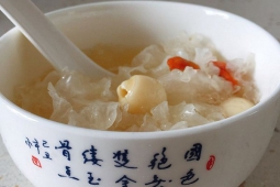 蓮子銀耳湯的做法視頻,蓮子銀耳湯怎么做好吃