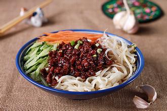 老北京炸醬面的家常做法步驟圖_老北京炸醬面怎么做好吃怎么做好吃,老北京炸醬面的家常做法步驟圖_老北京炸醬面怎么做好吃的做法步驟