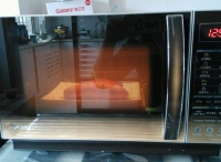 家常微波爐烤紅薯怎么做好吃,家常微波爐烤紅薯的做法步驟