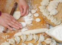 最詳細(xì)餃子的包法_水餃的包法_水餃的做法大全