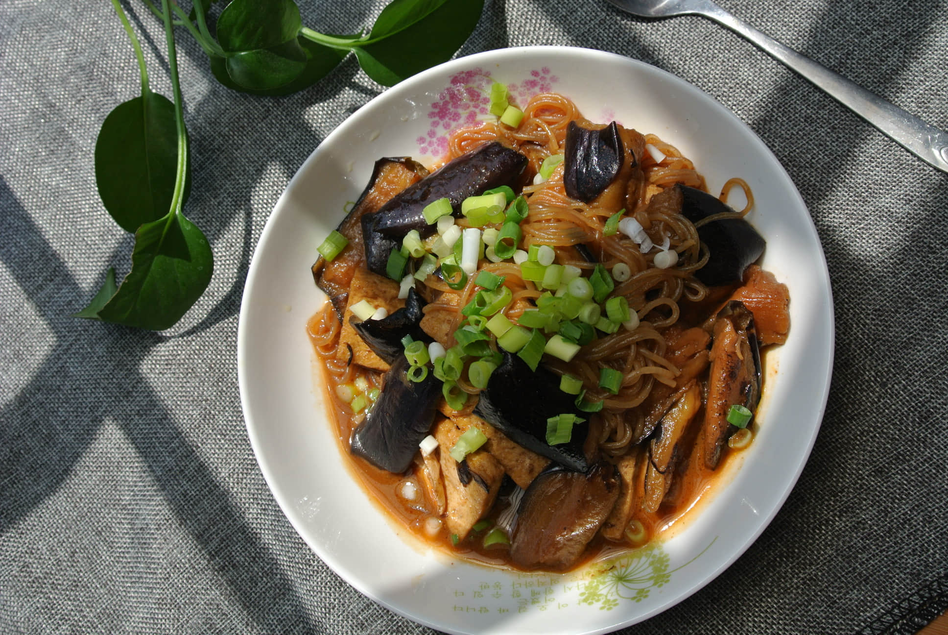 粉絲茄子煲怎么做好吃,粉絲茄子煲的做法步驟