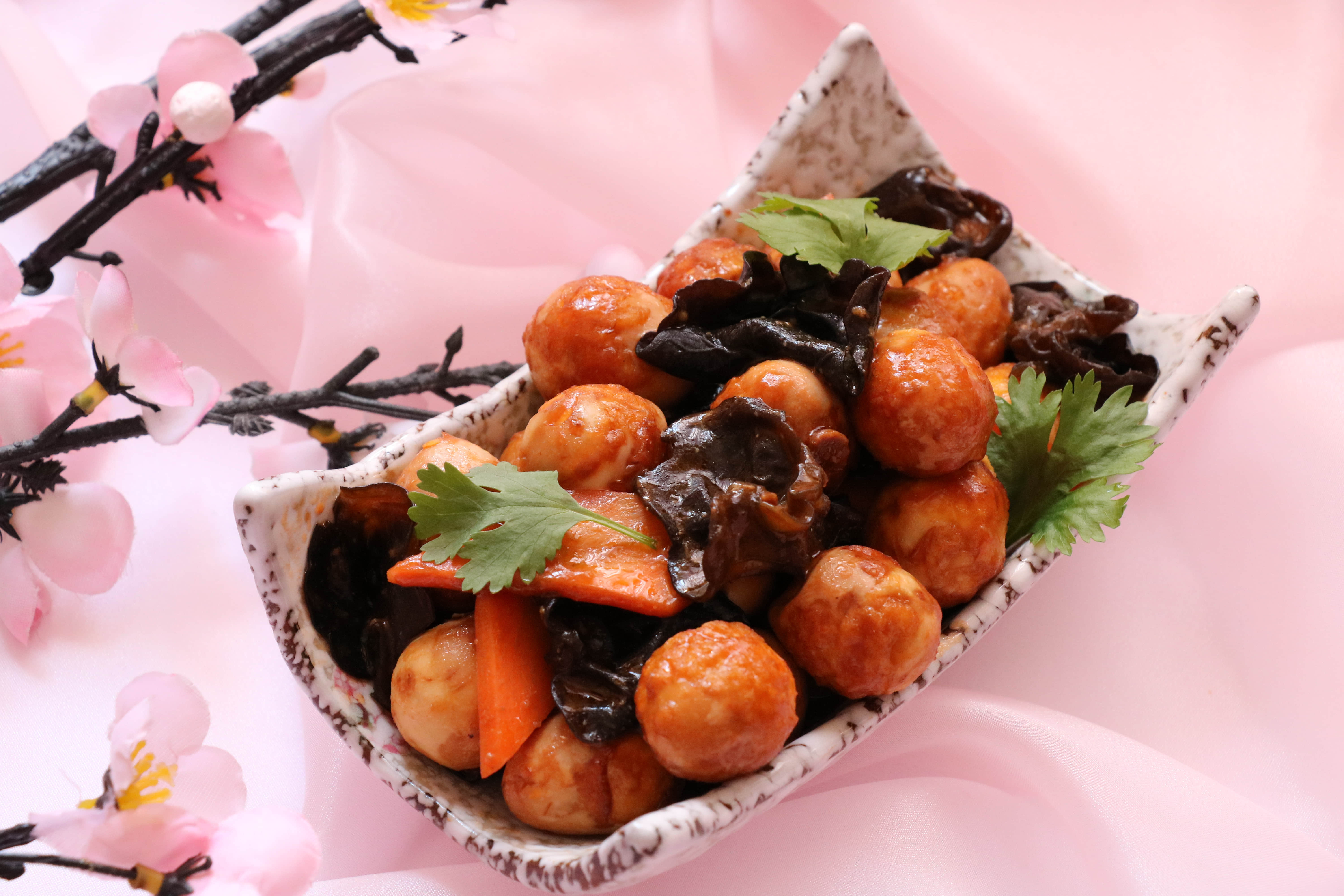 沙茶醬燒虎皮鵪鶉蛋怎么做好吃,沙茶醬燒虎皮鵪鶉蛋的做法步驟