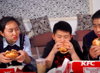 超小廚剛回城，晚飯炸雞漢堡肯德基外賣，久違的味道