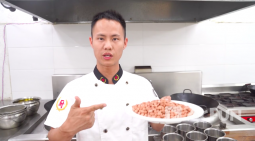 美食作家王剛教你：“脆皮花生米”的家常做法，香辣酥脆味道很贊的做法視頻,美食作家王剛教你：“脆皮花生米”的家常做法，香辣酥脆味道很贊怎么做好吃