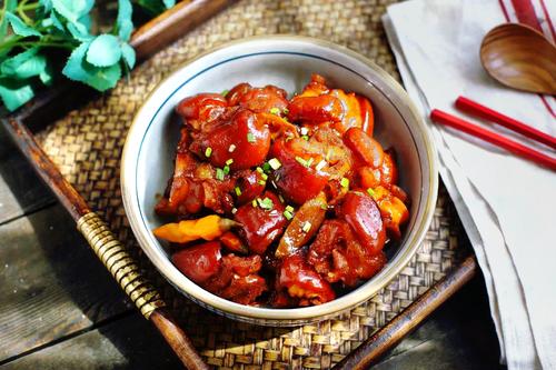 紅燒豬蹄怎么做好吃,紅燒豬蹄的做法步驟