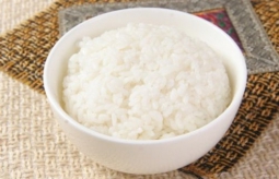 微波爐煮米飯的做法視頻,微波爐煮米飯?jiān)趺醋龊贸? class=