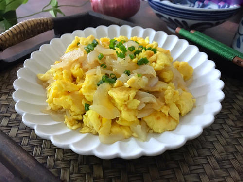 洋蔥炒雞蛋怎么做好吃,洋蔥炒雞蛋的做法步驟