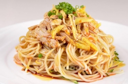 雞絲涼面的做法視頻,雞絲涼面怎么做好吃