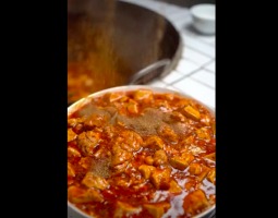 小廚娘教你做紅燒豆腐腦花，太下飯了的做法視頻,小廚娘教你做紅燒豆腐腦花，太下飯了怎么做好吃