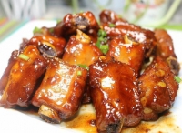 皮皮教做菜：在家簡單幾步學(xué)會做好吃的紅燒排骨，不用炒糖色
