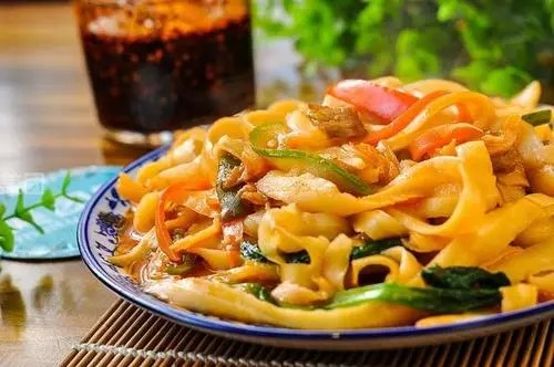 時蔬炒刀削面怎么做好吃,時蔬炒刀削面的做法步驟