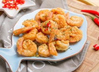 咸蛋黃炒蝦怎么做好吃,咸蛋黃炒蝦的做法步驟