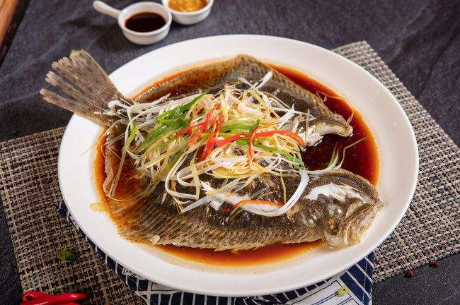 清蒸多寶魚(yú)怎么做好吃,清蒸多寶魚(yú)的做法步驟