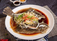 清蒸多寶魚怎么做好吃,清蒸多寶魚的做法步驟