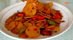 王小鬧：這樣做五花肉炒土豆片吃，辣腫嘴，麻了腿，米飯吃的停不下嘴的做法視頻,王小鬧：這樣做五花肉炒土豆片吃，辣腫嘴，麻了腿，米飯吃的停不下嘴怎么做好吃