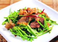 蘆蒿（藜蒿）炒臘肉怎么做好吃,蘆蒿（藜蒿）炒臘肉的做法步驟