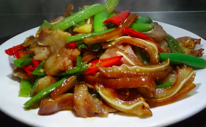 炒豬耳朵怎么做好吃,炒豬耳朵的做法步驟