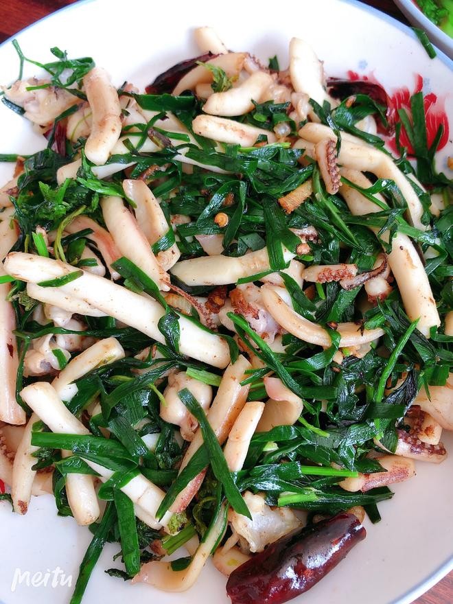 鮮嫩美味的韭菜炒魷魚怎么做好吃,鮮嫩美味的韭菜炒魷魚的做法步驟