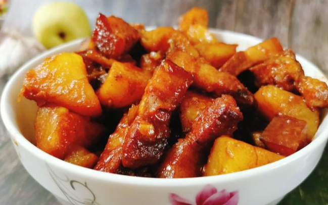 超級(jí)好吃下飯的土豆燒肉，絲毫不膩怎么做好吃,超級(jí)好吃下飯的土豆燒肉，絲毫不膩的做法步驟