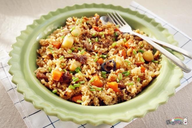 噴香羊肉燜飯怎么做好吃,噴香羊肉燜飯的做法步驟